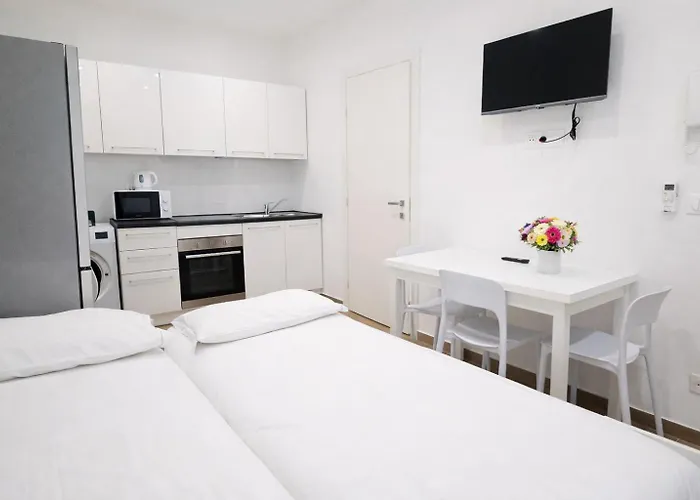Дом отдыха Comfortable 1-Bedroom Central Menton *
