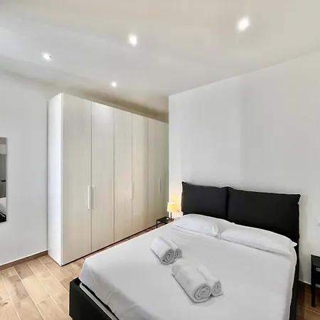 Comfortable 1-bedroom * מנטון