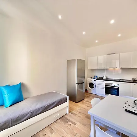 Comfortable 1-Bedroom Central Menton 펜션