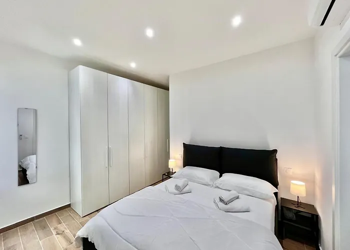 펜션 Comfortable 1-Bedroom Central Menton 멍똥