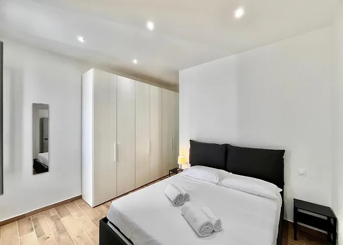 Comfortable 1-Bedroom Central Menton * מנטון