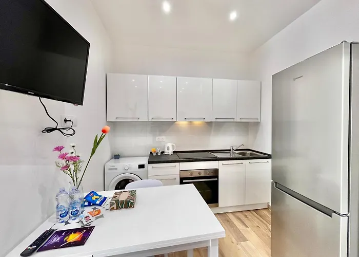 Comfortable 1-Bedroom Central Menton *