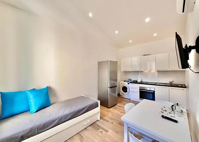 Comfortable 1-Bedroom Central Menton 펜션