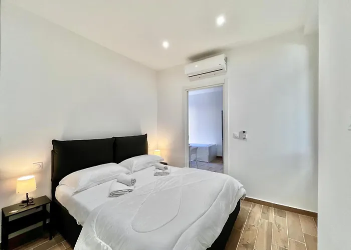 Comfortable 1-Bedroom Central Menton בית נופש *